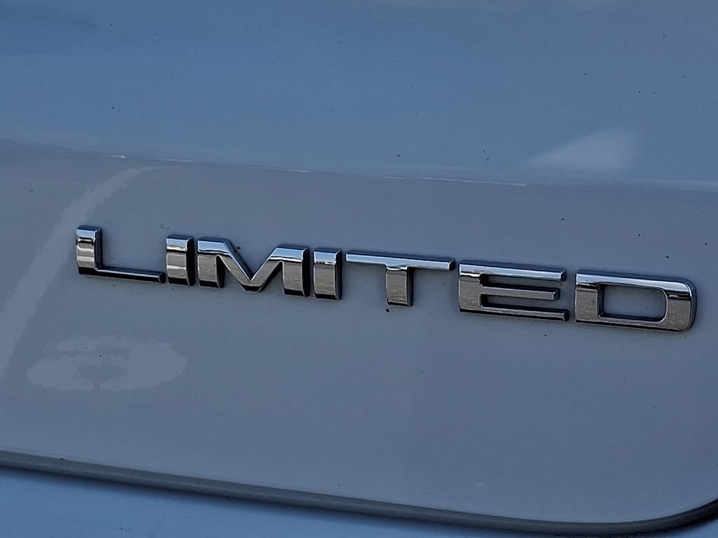 Used 2025 Jeep Compass Limited image 31