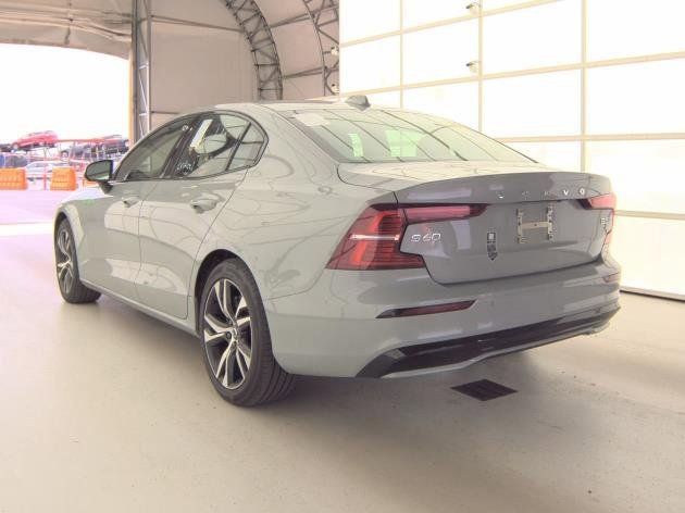 Used 2025 Volvo S60 B5 Core image 3