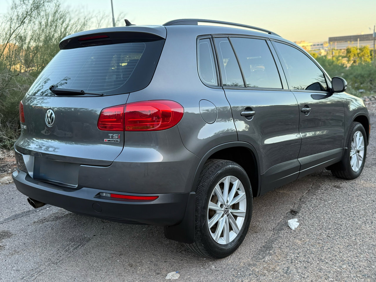 Used 2017 Volkswagen Tiguan Limited w/ Premium Package image 7
