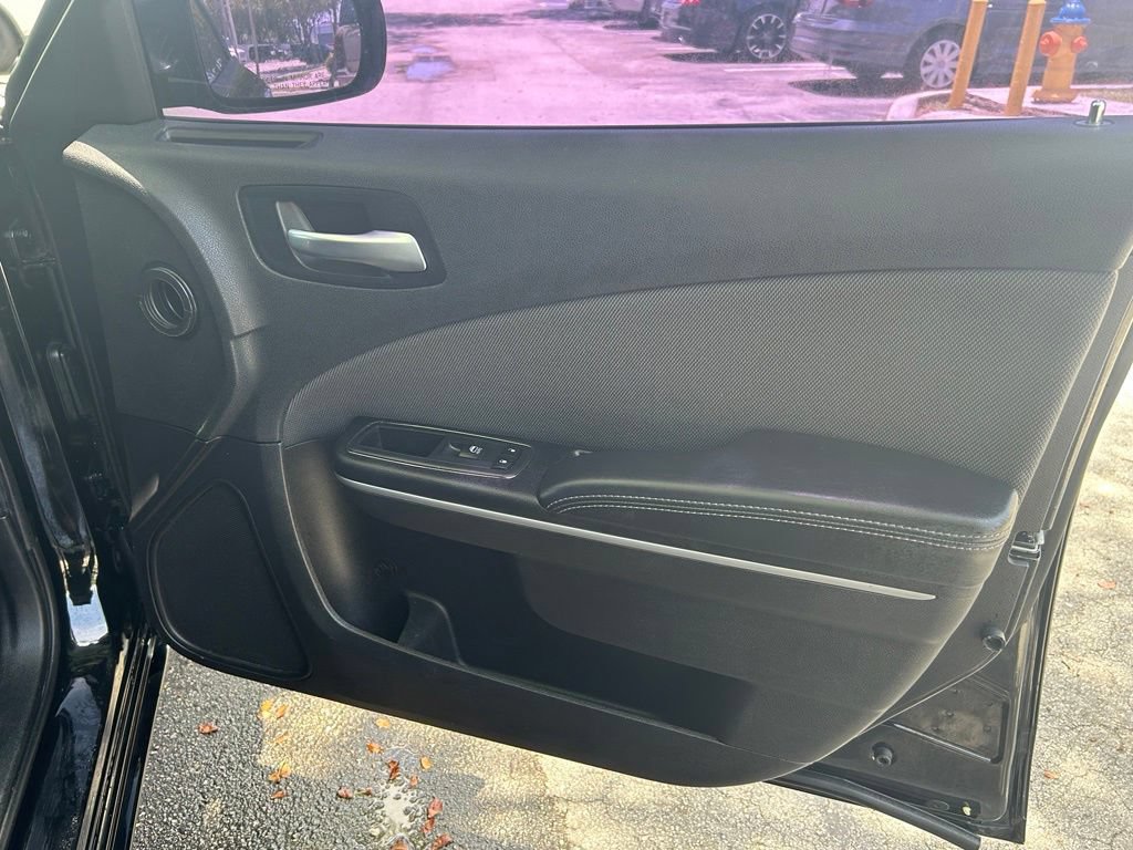 Used 2017 Dodge Charger SE RWD image 28