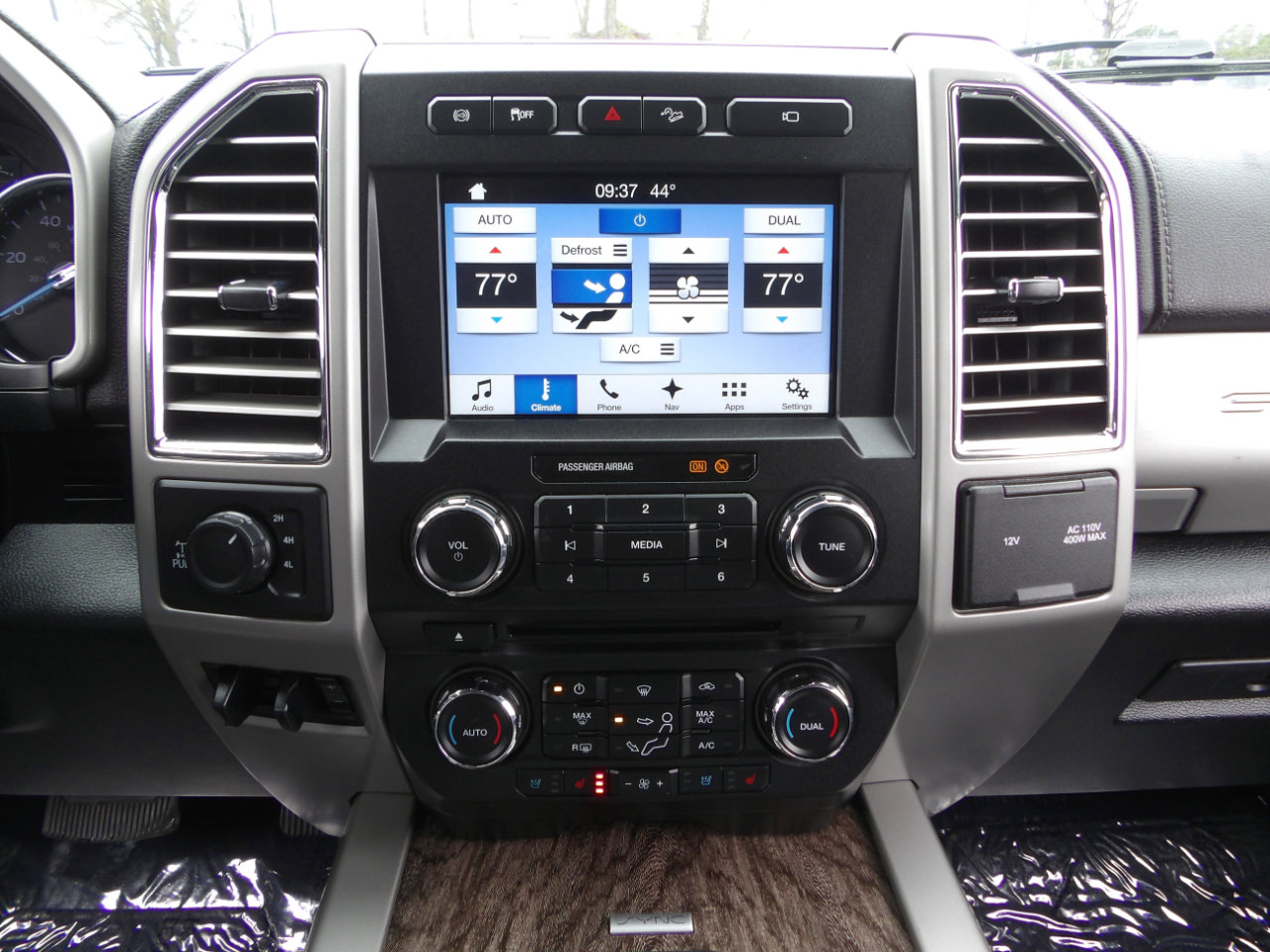 Used 2017 Ford F250 Lariat w/ Lariat Value Package image 27