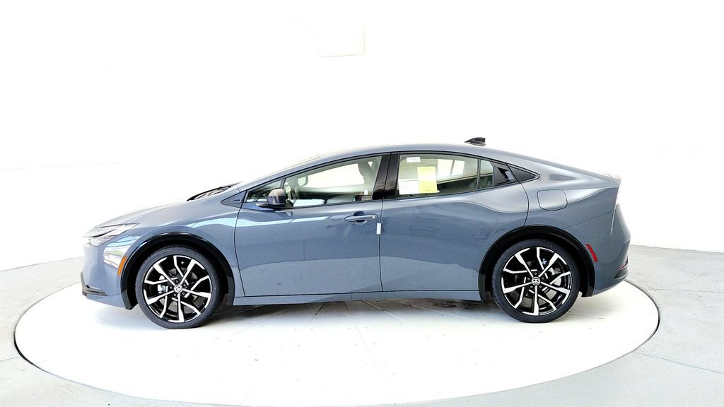 New 2026 Toyota Prius Plug-In Hybrid FWD image 3