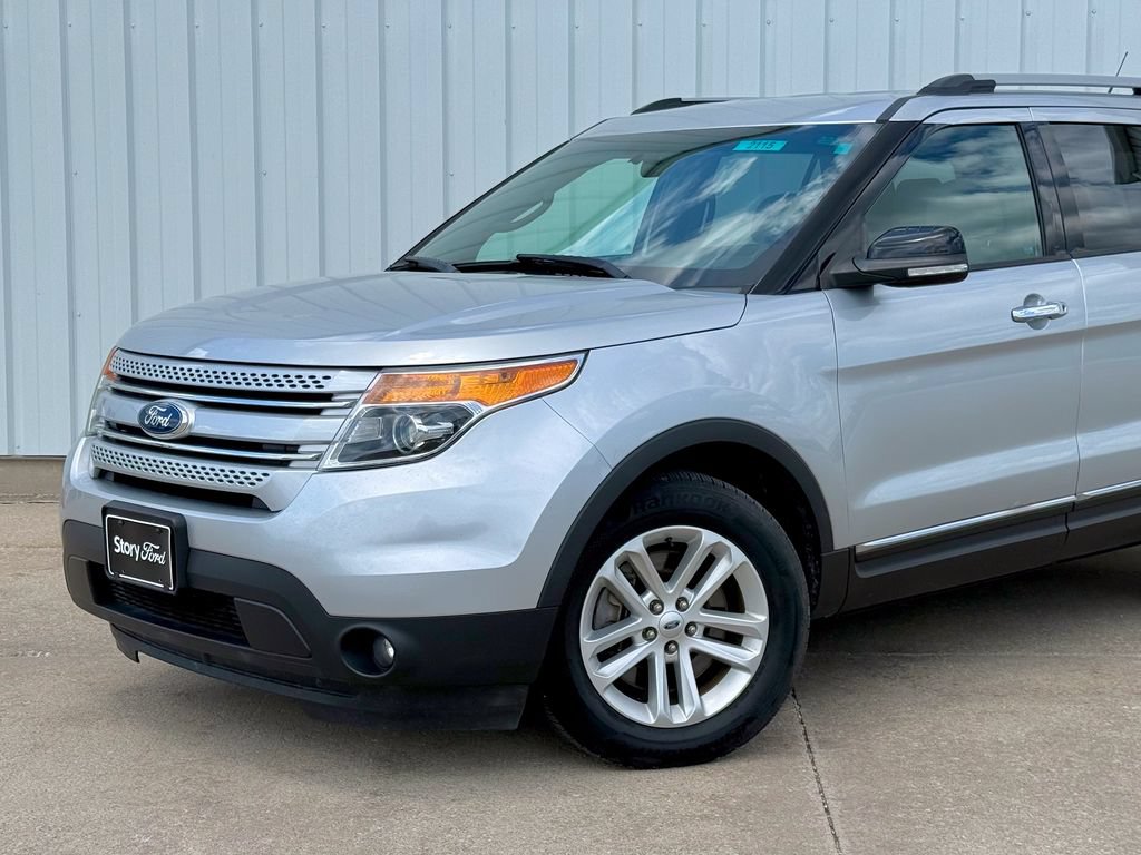 Used 2015 Ford Explorer XLT AWD/4WD image 2