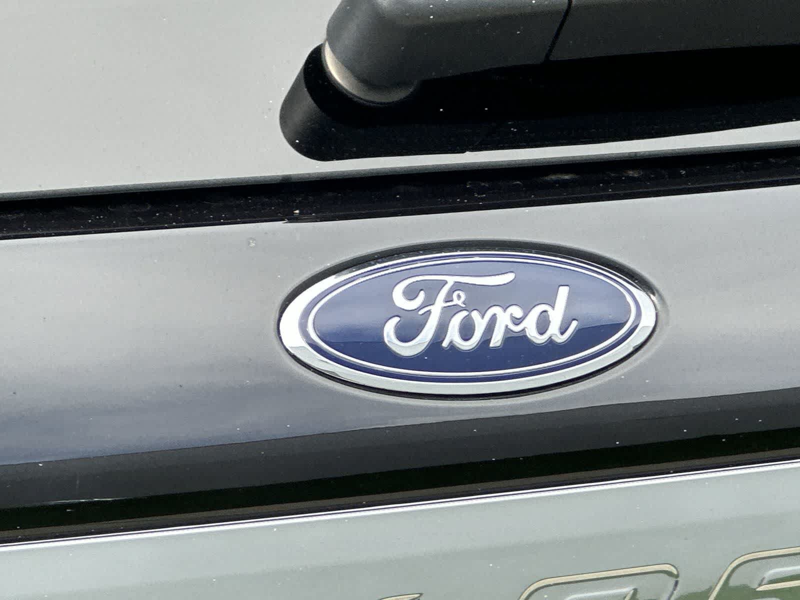 Used 2023 Ford Explorer Platinum w/ Technology Package AWD/4WD image 15