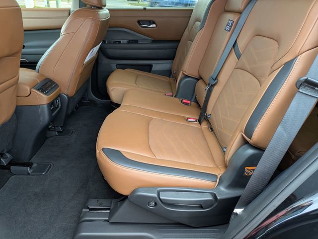 Used 2024 Nissan Pathfinder Platinum w/ Cargo Package image 29