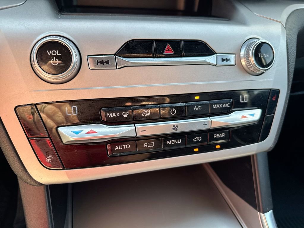 Used 2021 Ford Explorer XLT w/ Equipment Group 202A image 16