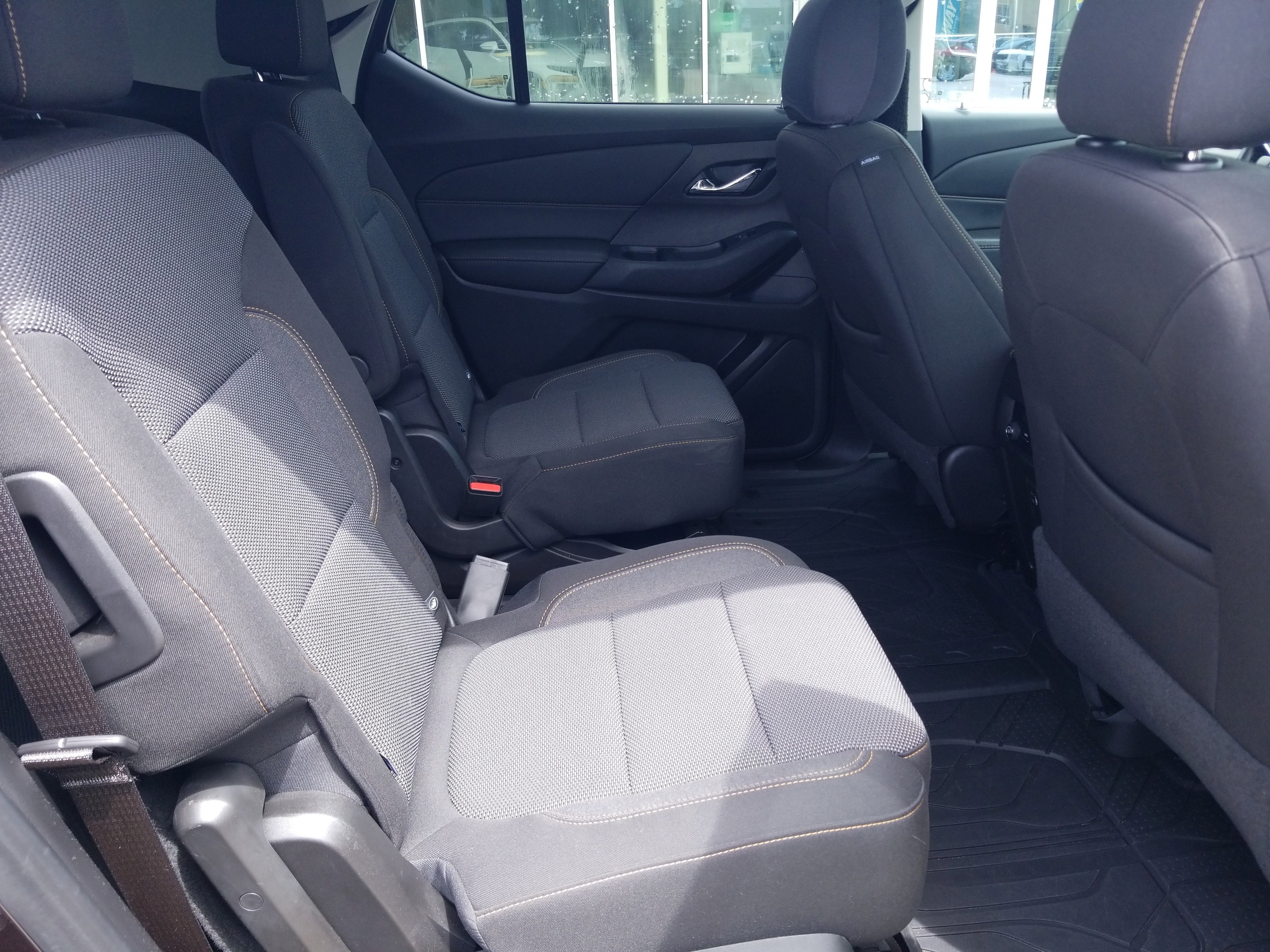 Used 2021 Chevrolet Traverse LT image 15