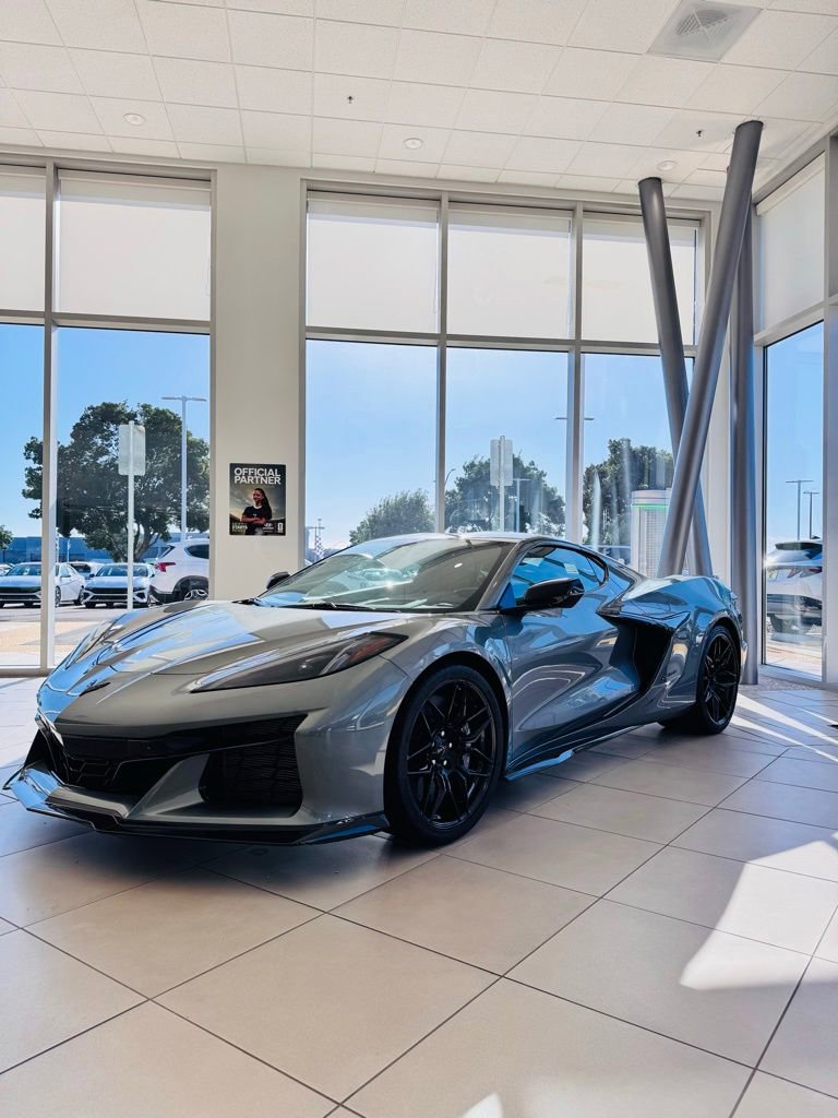 Used 2023 Chevrolet Corvette Z06 w/ Engine Appearance Package RWD image 3