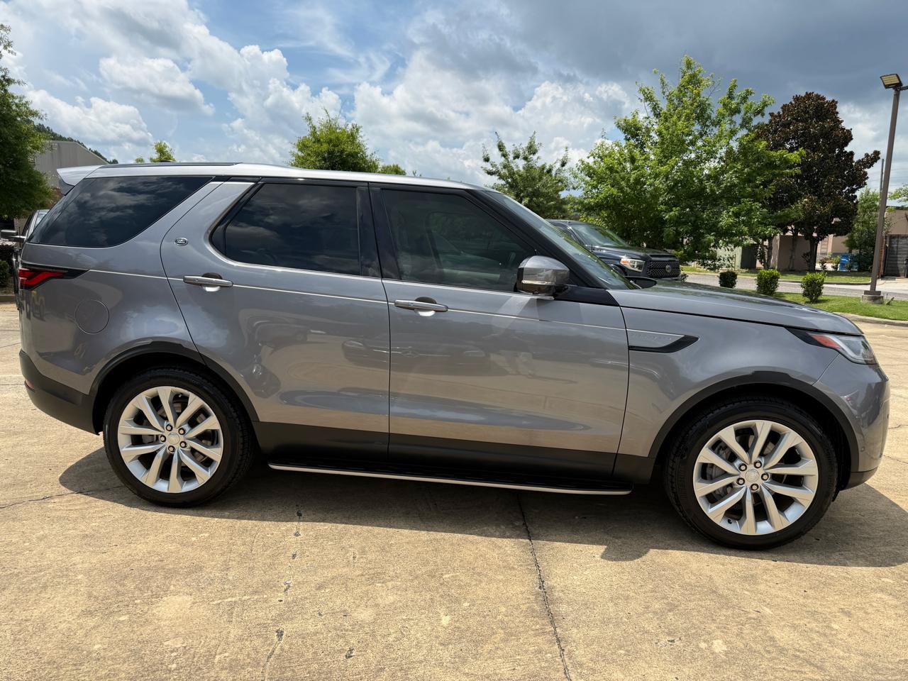 Used 2022 Land Rover Discovery S AWD/4WD image 6