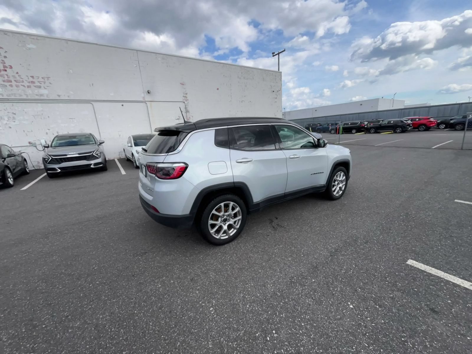 Used 2025 Jeep Compass Limited AWD/4WD image 13