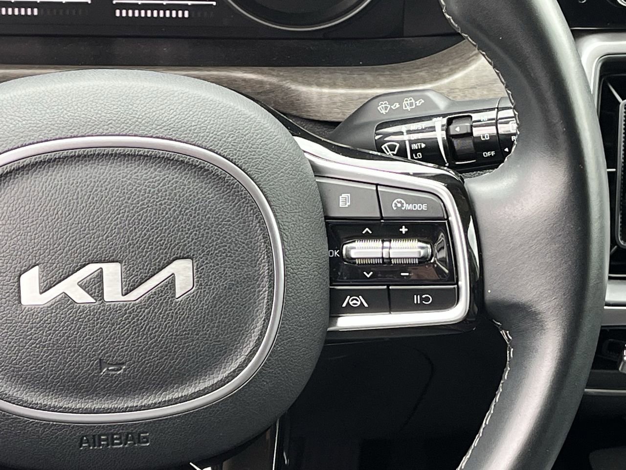 Used 2023 Kia Sorento S w/ Panoramic Sunroof Package AWD/4WD image 14