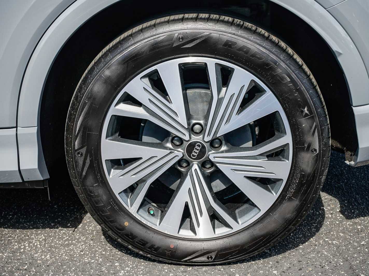 Used 2023 Audi Q4 e-tron Premium w/ Convenience Package image 10