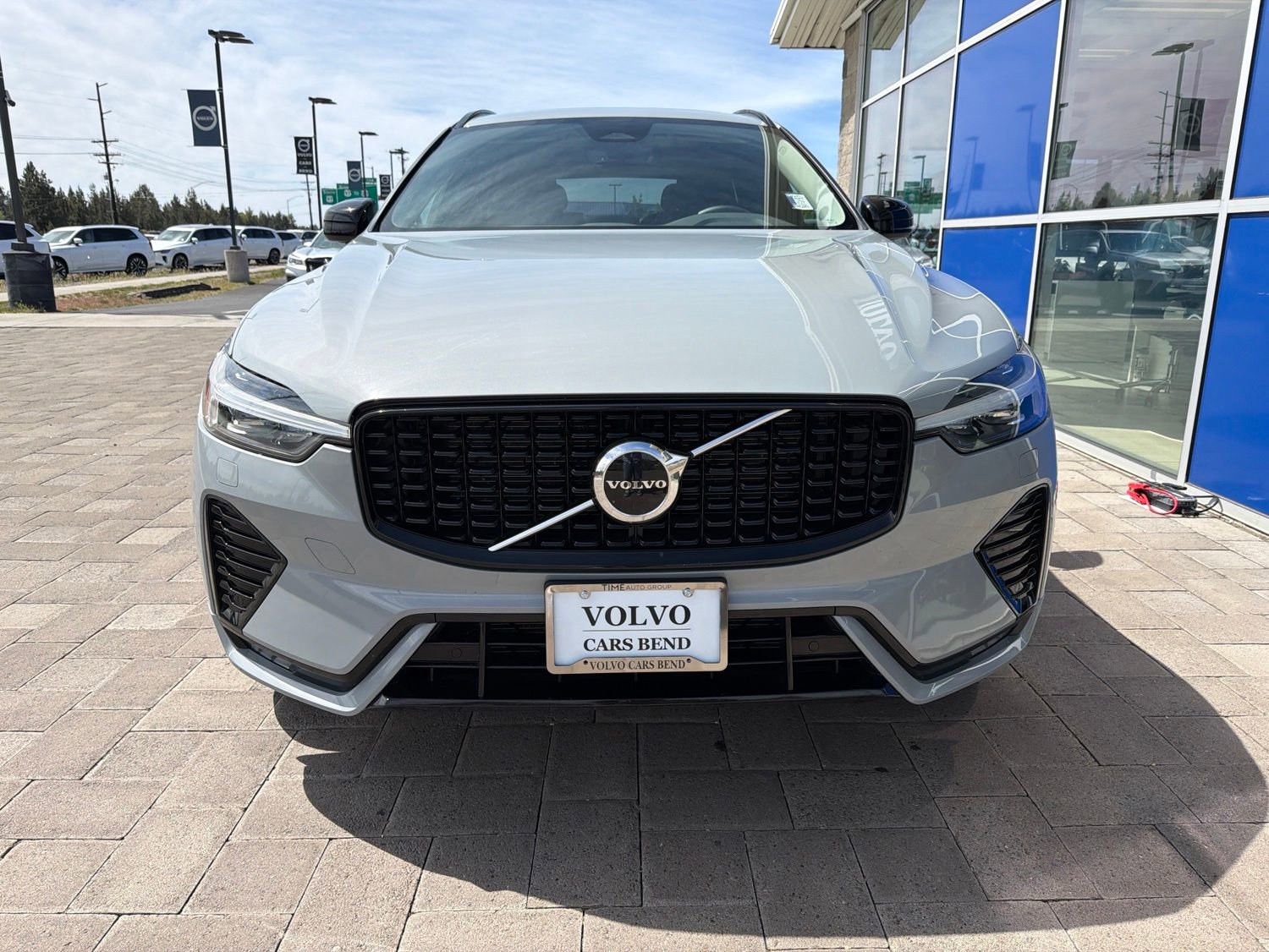 Used 2025 Volvo XC60 B5 Core AWD/4WD image 3