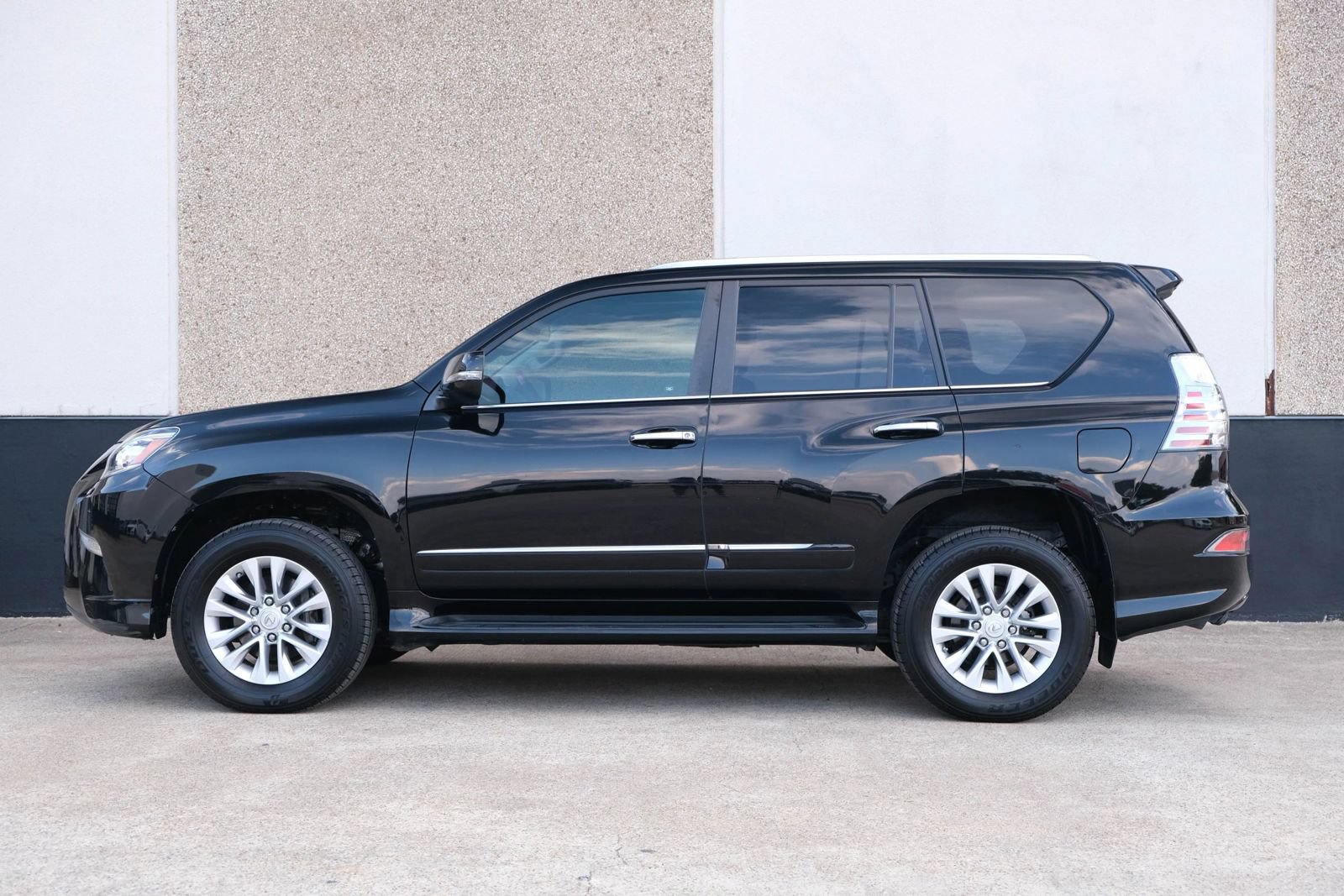 Used 2017 Lexus GX 460 Premium w/ Premium Package AWD/4WD image 6