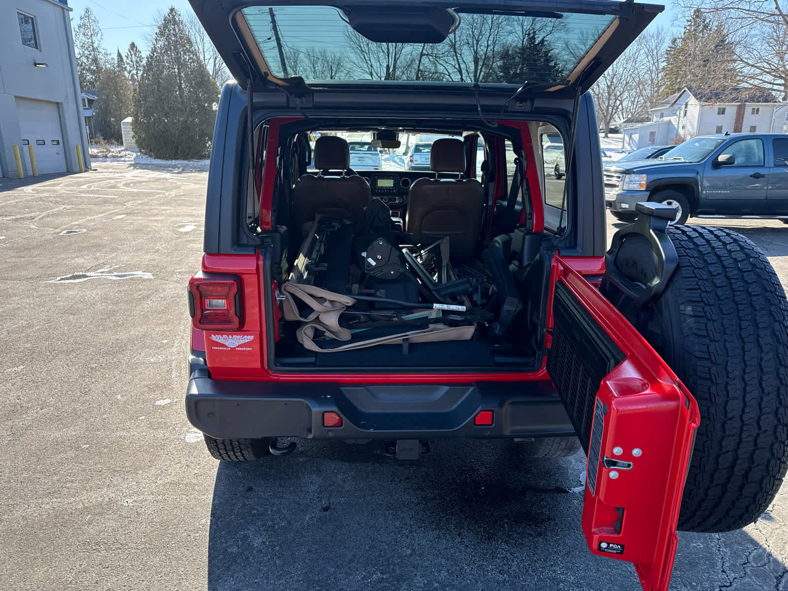 Used 2022 Jeep Wrangler Unlimited Sahara w/ Dual Top Group image 15