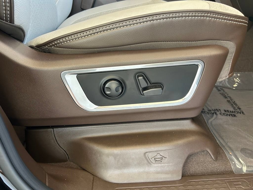 Used 2025 RAM 1500 Laramie AWD/4WD image 29