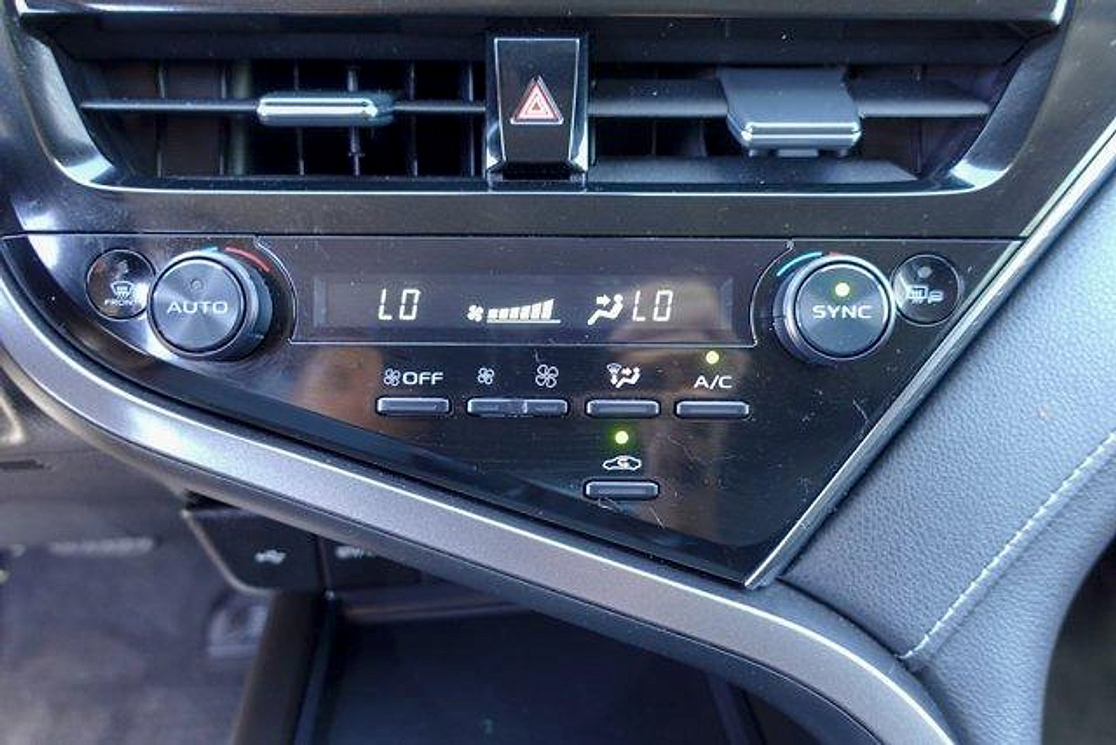 Used 2023 Toyota Camry SE FWD image 18