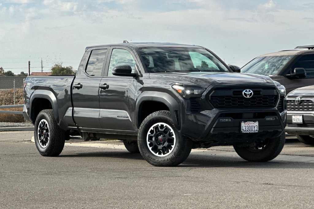 Used 2024 Toyota Tacoma TRD Off-Road w/ TRD Off Road Upgrade Package AWD/4WD image 2