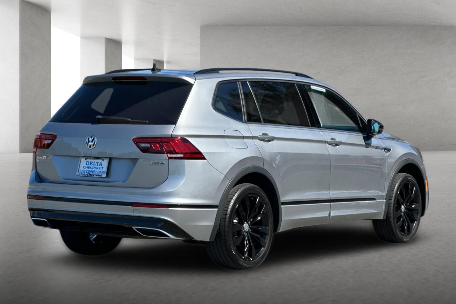 Used 2021 Volkswagen Tiguan SE R-Line AWD/4WD image 4