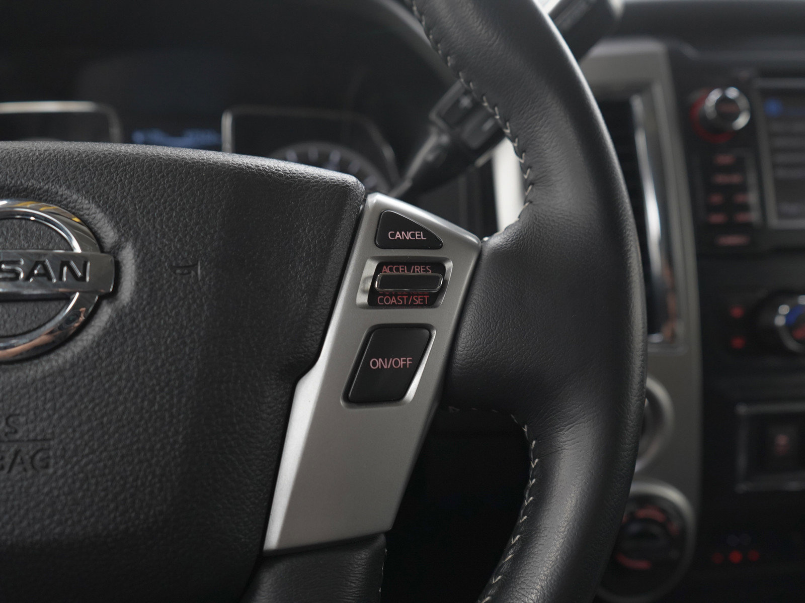 Used 2017 Nissan Titan PRO-4X AWD/4WD image 25