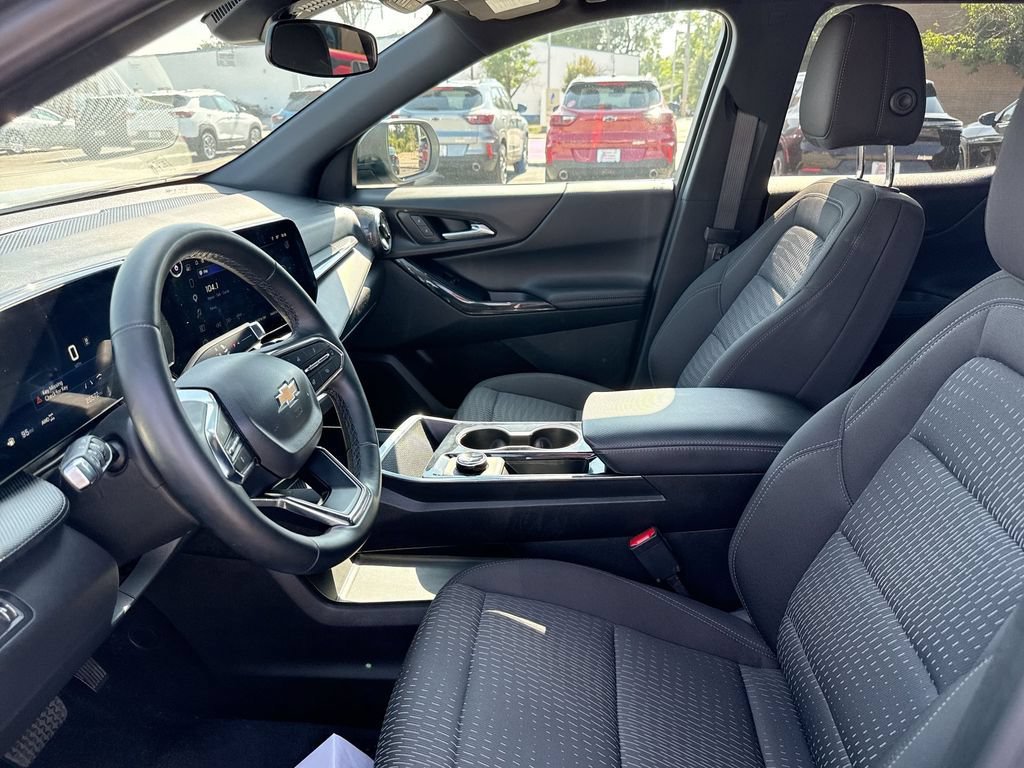 Used 2026 Chevrolet Equinox LT AWD/4WD image 28