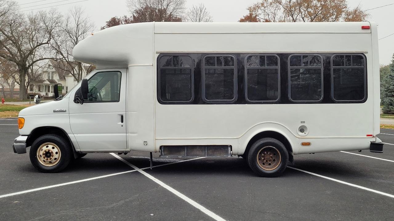 Used 2006 Ford E-450 and Econoline 450 RWD image 2