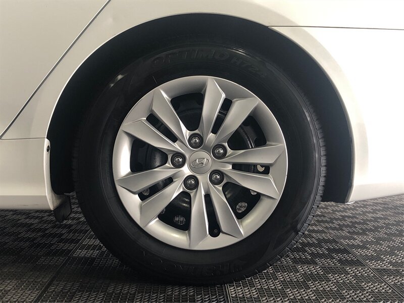 Used 2012 Hyundai Sonata GLS FWD image 16