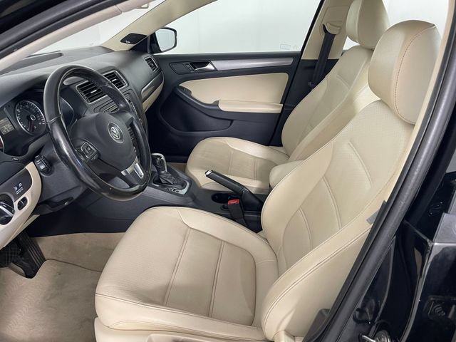 Used 2013 Volkswagen Jetta TDI FWD image 2