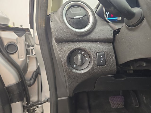 Used 2014 Ford Fiesta Titanium FWD image 32