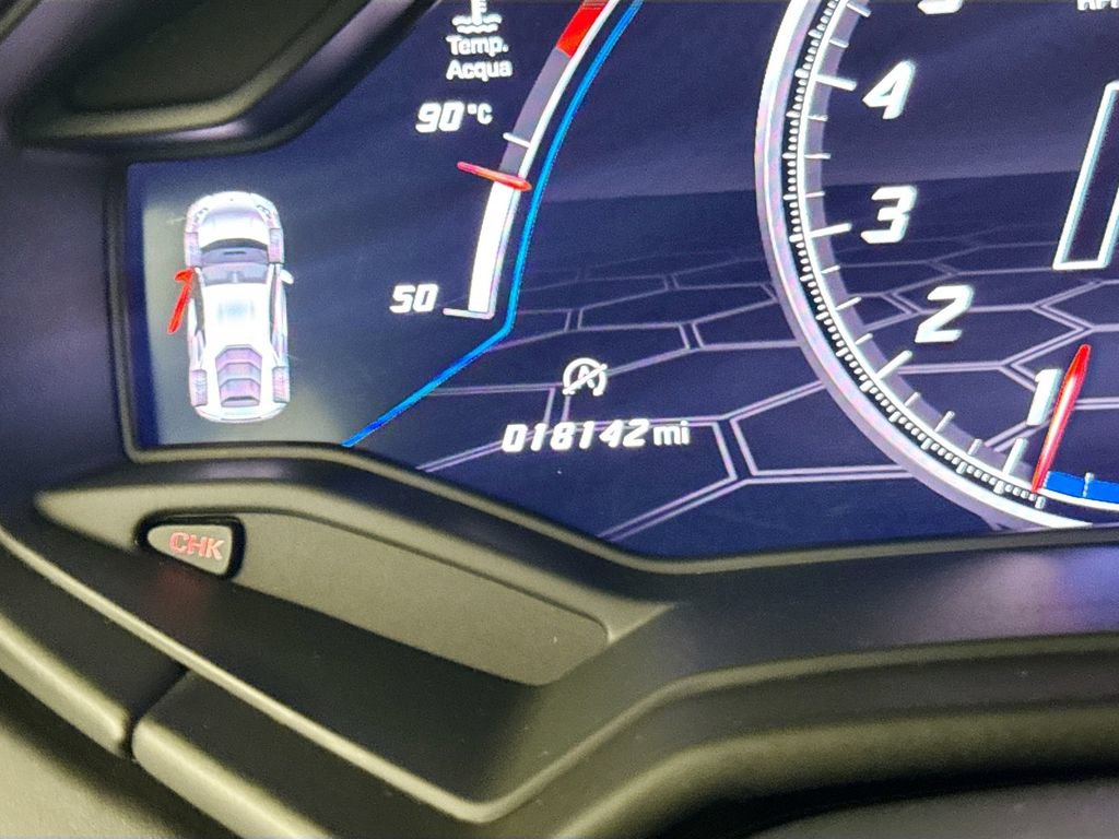 Used 2020 Lamborghini Huracan EVO RWD image 12