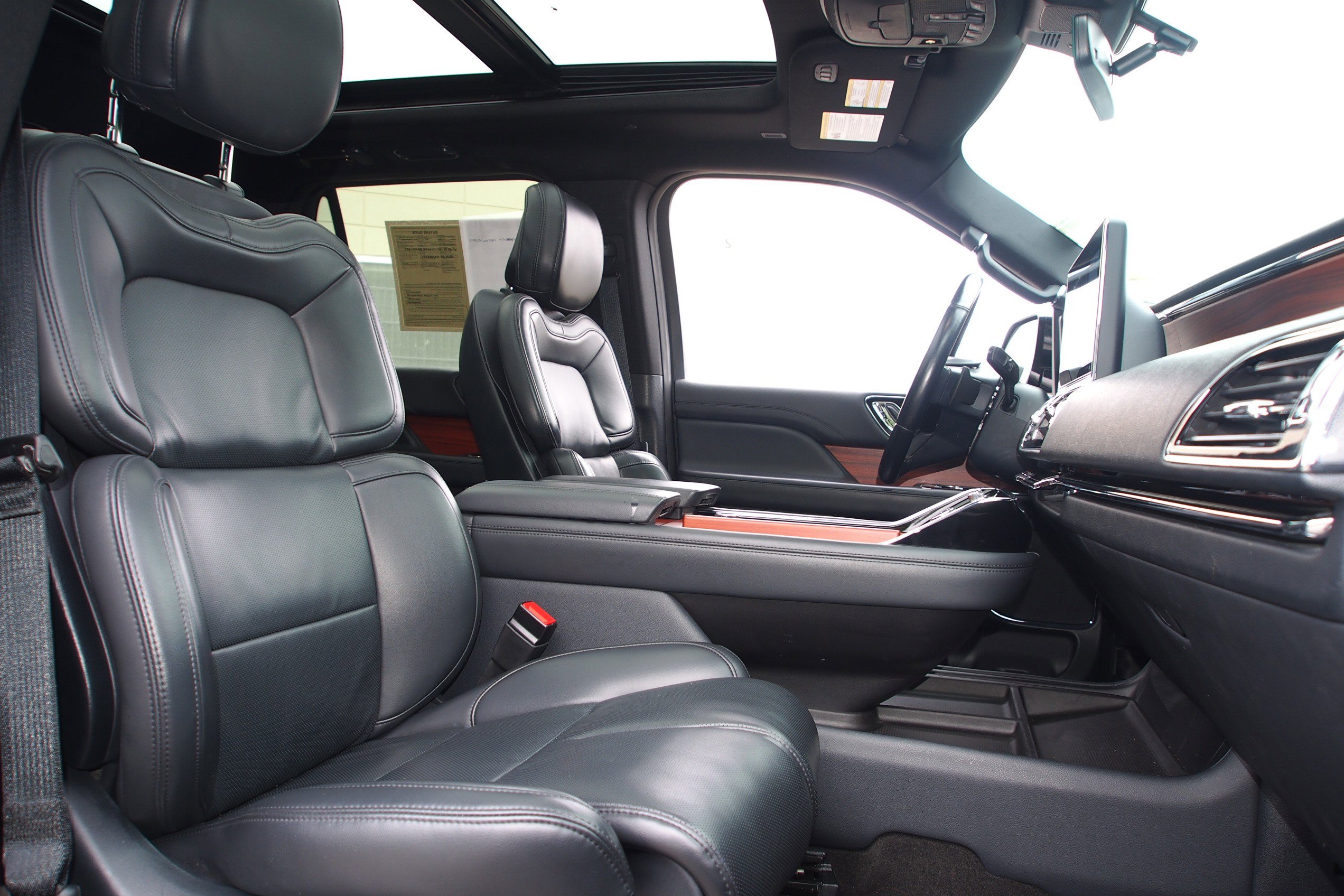 Used 2024 Lincoln Navigator Premiere image 12