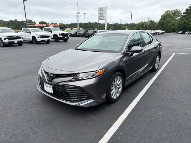 Used 2018 Toyota Camry LE FWD image 6