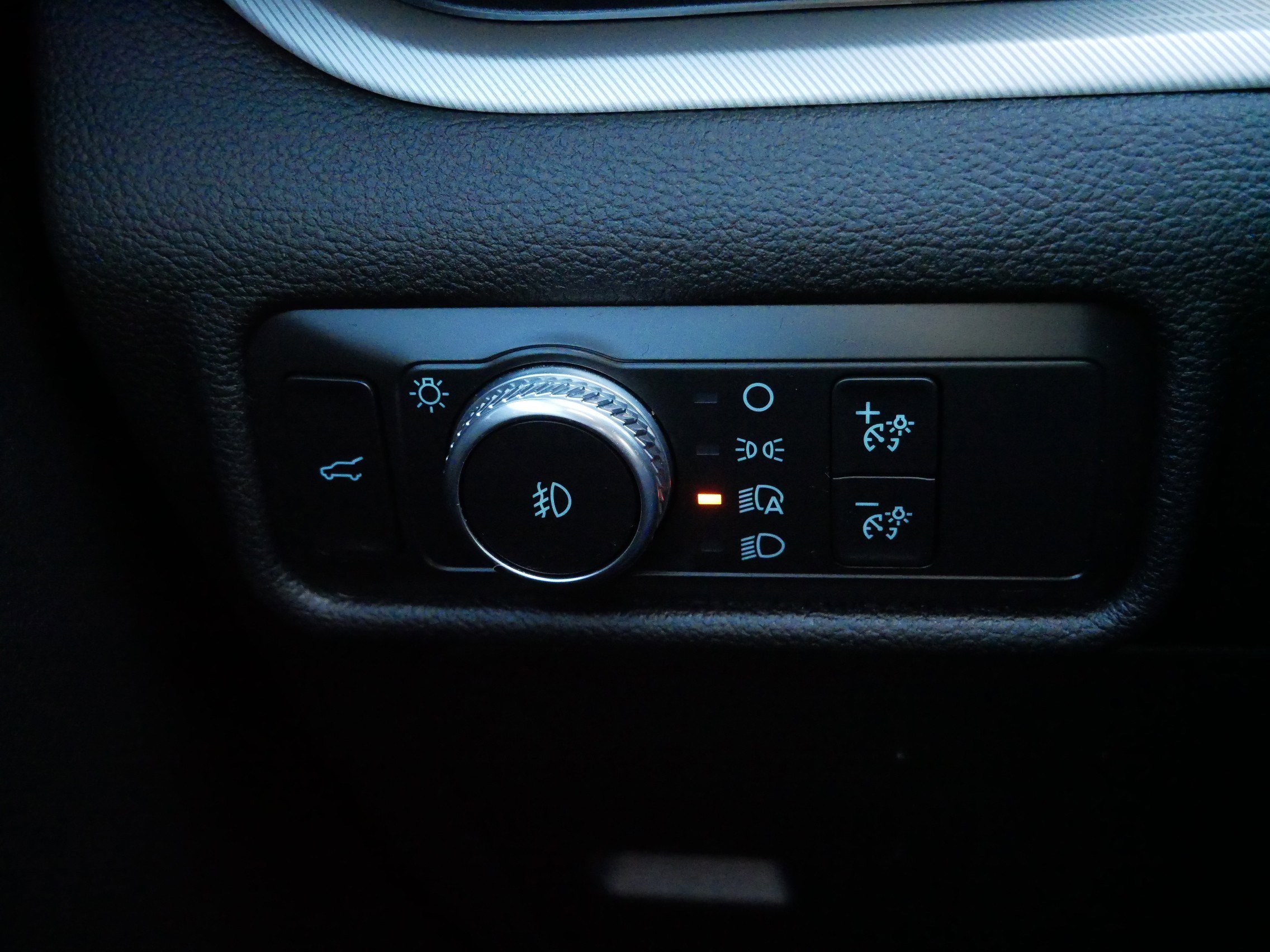 Used 2020 Ford Explorer XLT w/ Equipment Group 202A image 27