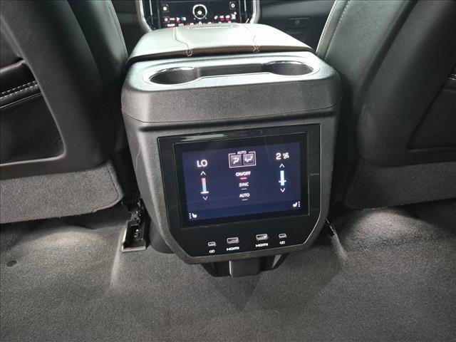 Used 2025 GMC Yukon Denali Ultimate AWD/4WD image 19