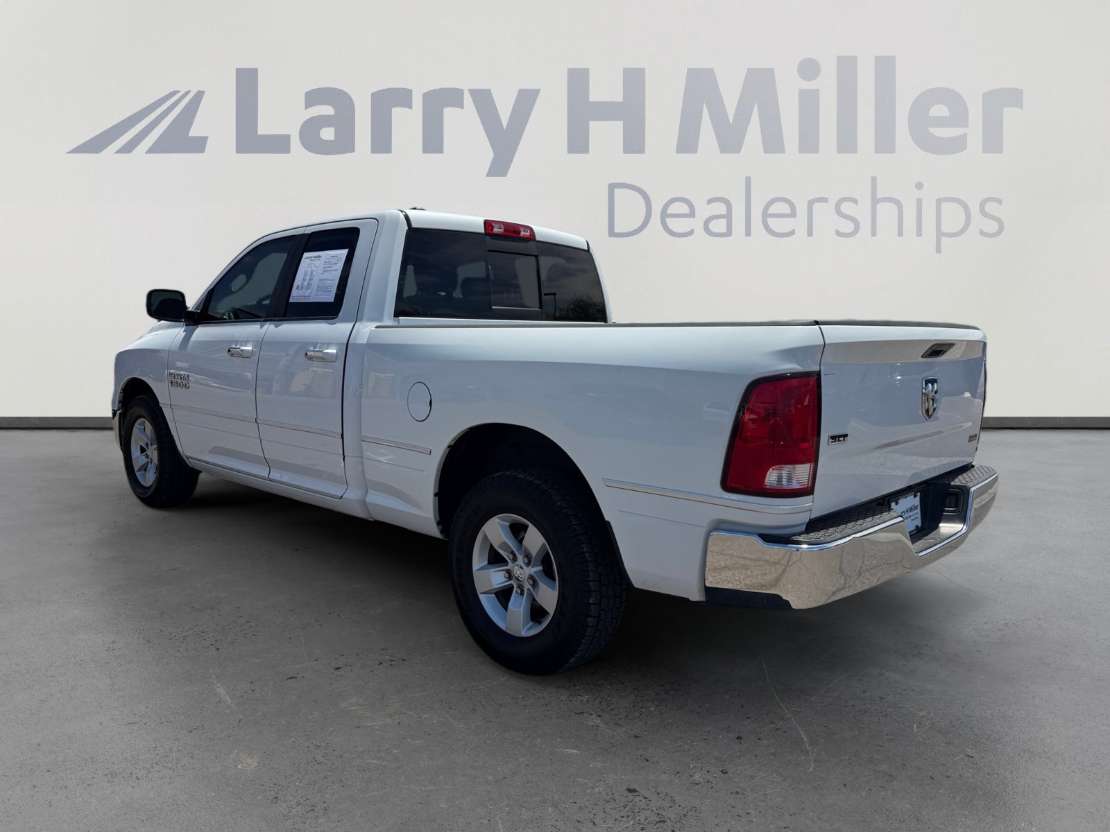 Used 2017 RAM 1500 Classic SLT RWD image 3