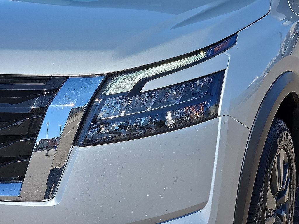 Used 2024 Nissan Pathfinder SV FWD image 8