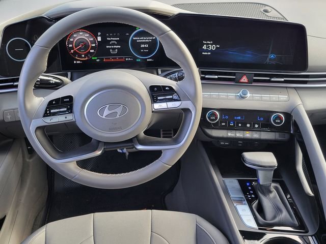 Used 2025 Hyundai Elantra SEL FWD image 6