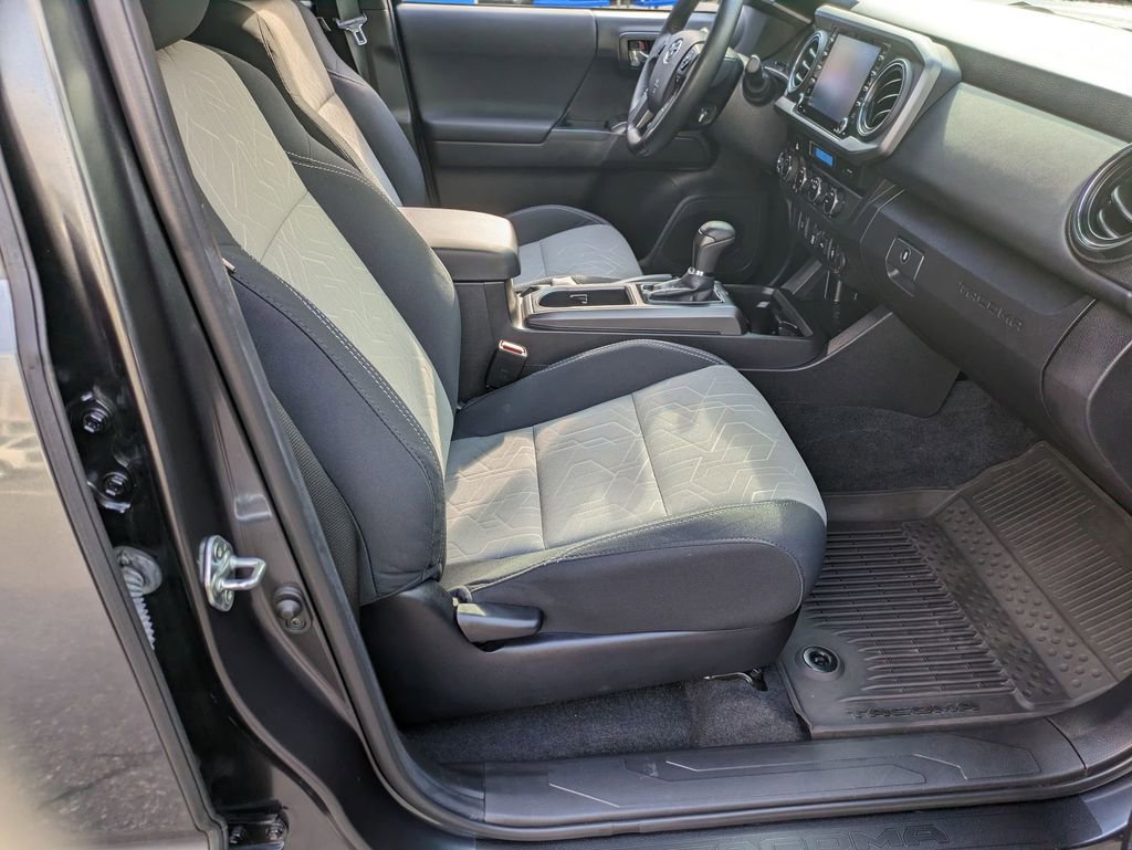 Used 2022 Toyota Tacoma TRD Off-Road image 25