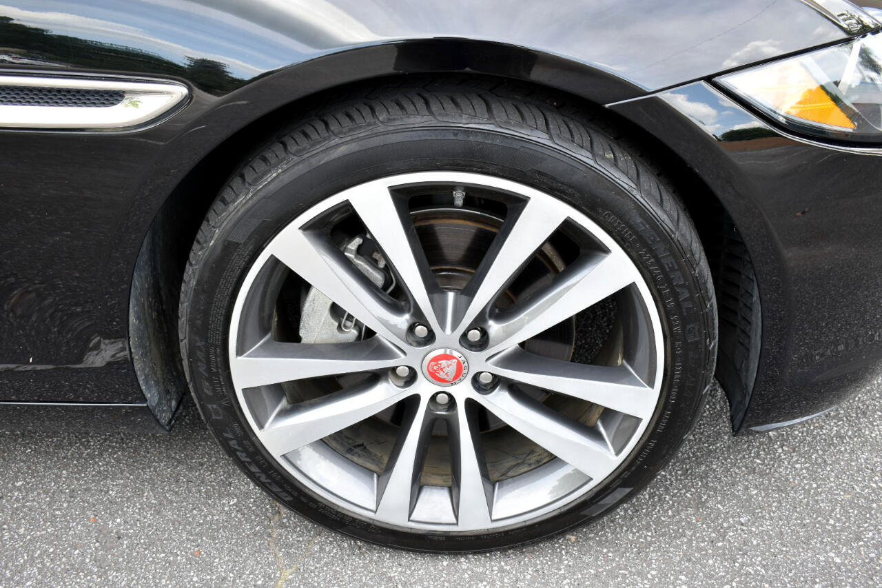 Used 2019 Jaguar XE Prestige image 12
