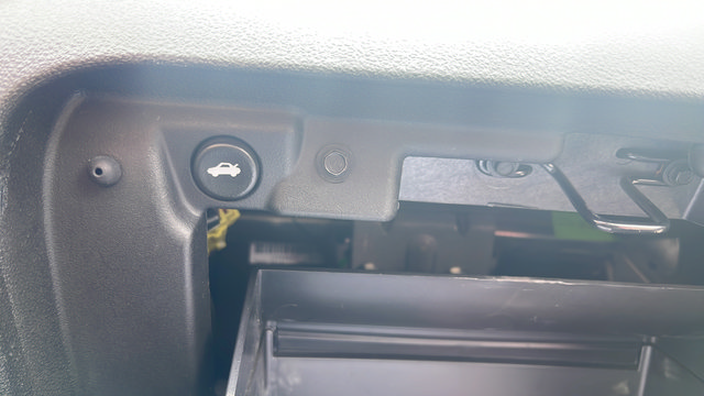 Used 2007 Pontiac Solstice Convertible RWD image 14