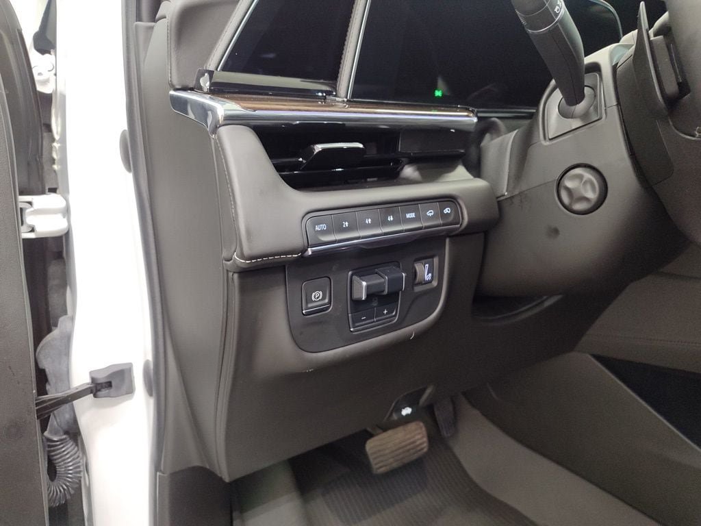 Used 2023 Cadillac Escalade Sport Platinum w/ LPO, ONYX Package AWD/4WD image 11