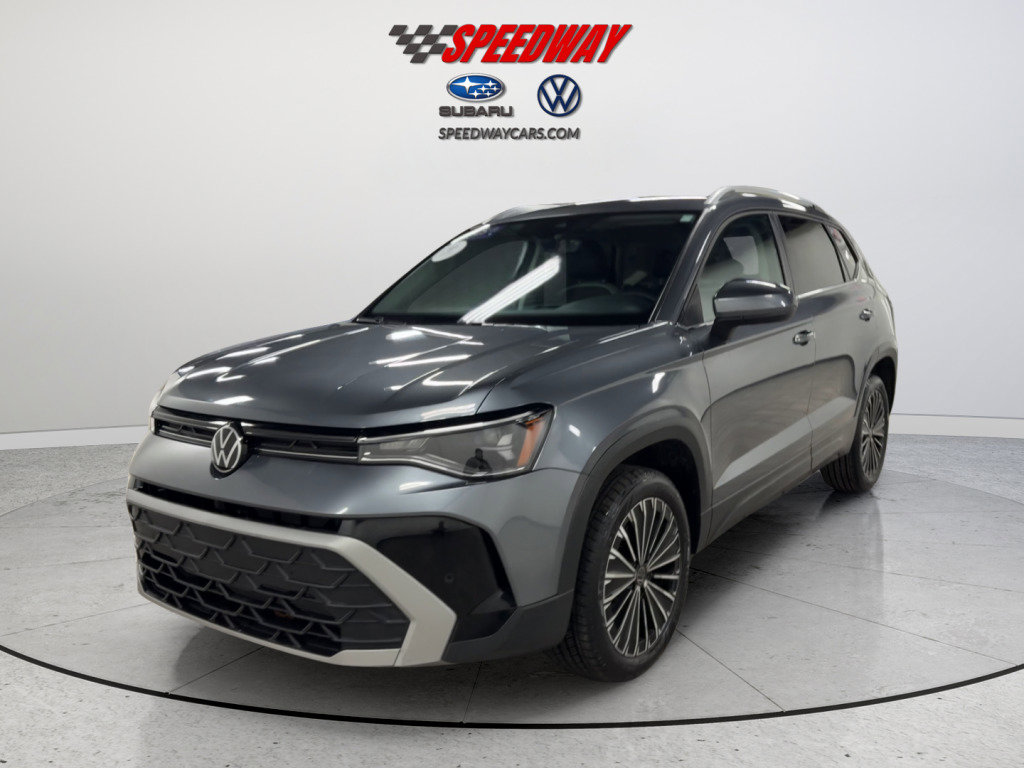 Certified 2025 Volkswagen Taos SE image 4