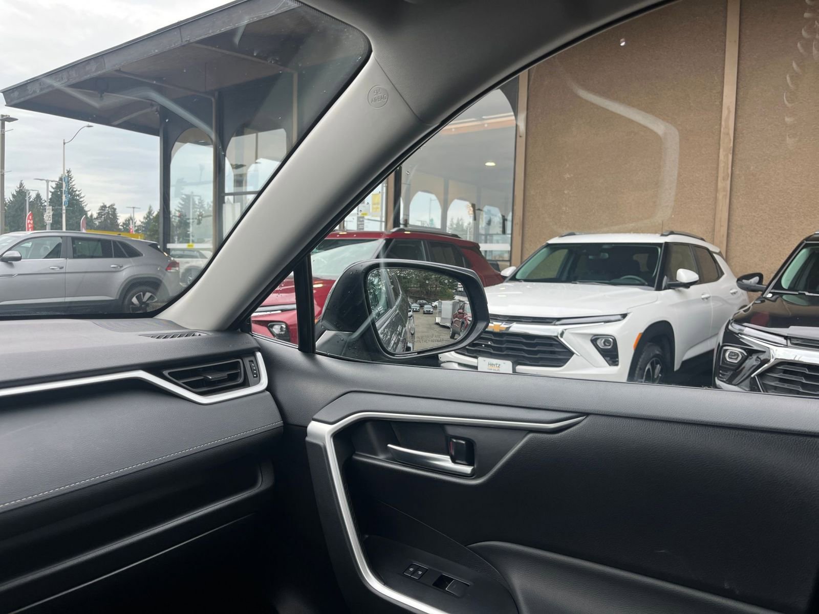 Used 2025 Toyota RAV4 XLE w/ Convenience Package image 37