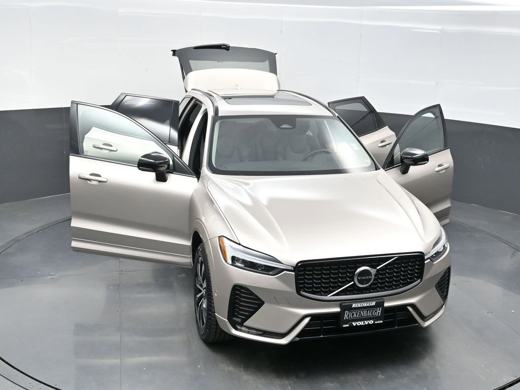 Used 2025 Volvo XC60 B5 Plus image 35