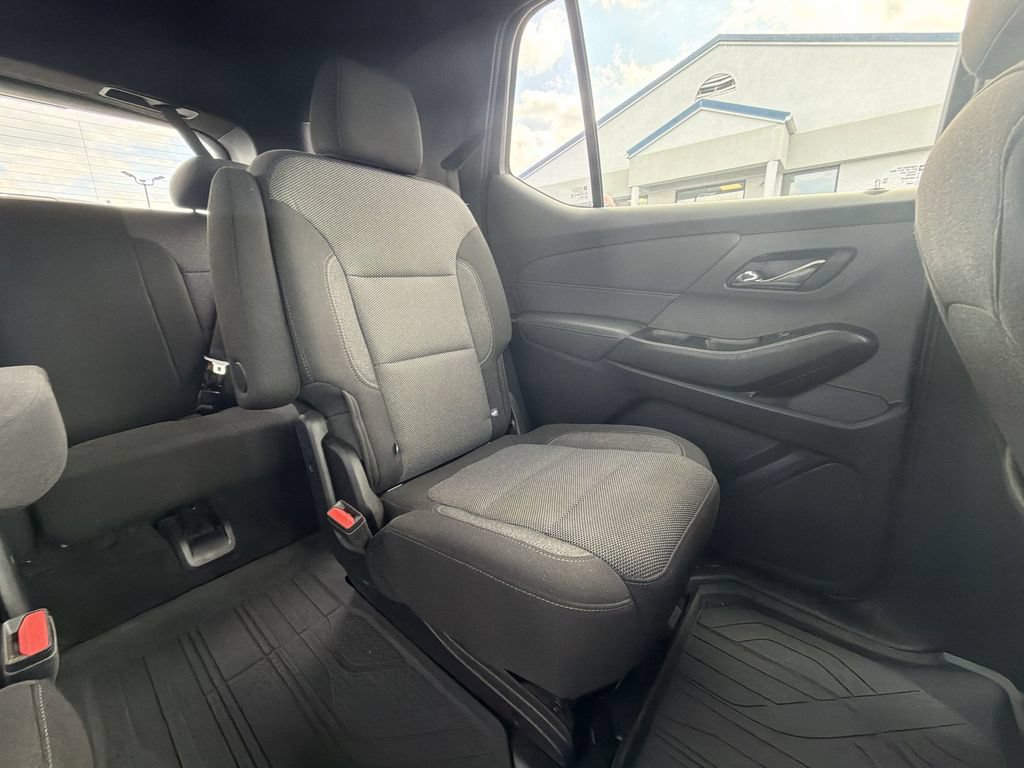 Used 2023 Chevrolet Traverse LT FWD image 14