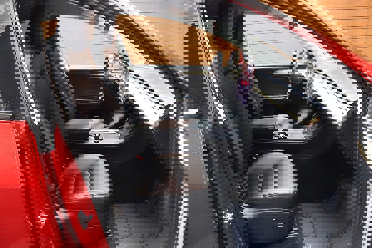 Used 2022 Tesla Model Y Long Range image 30