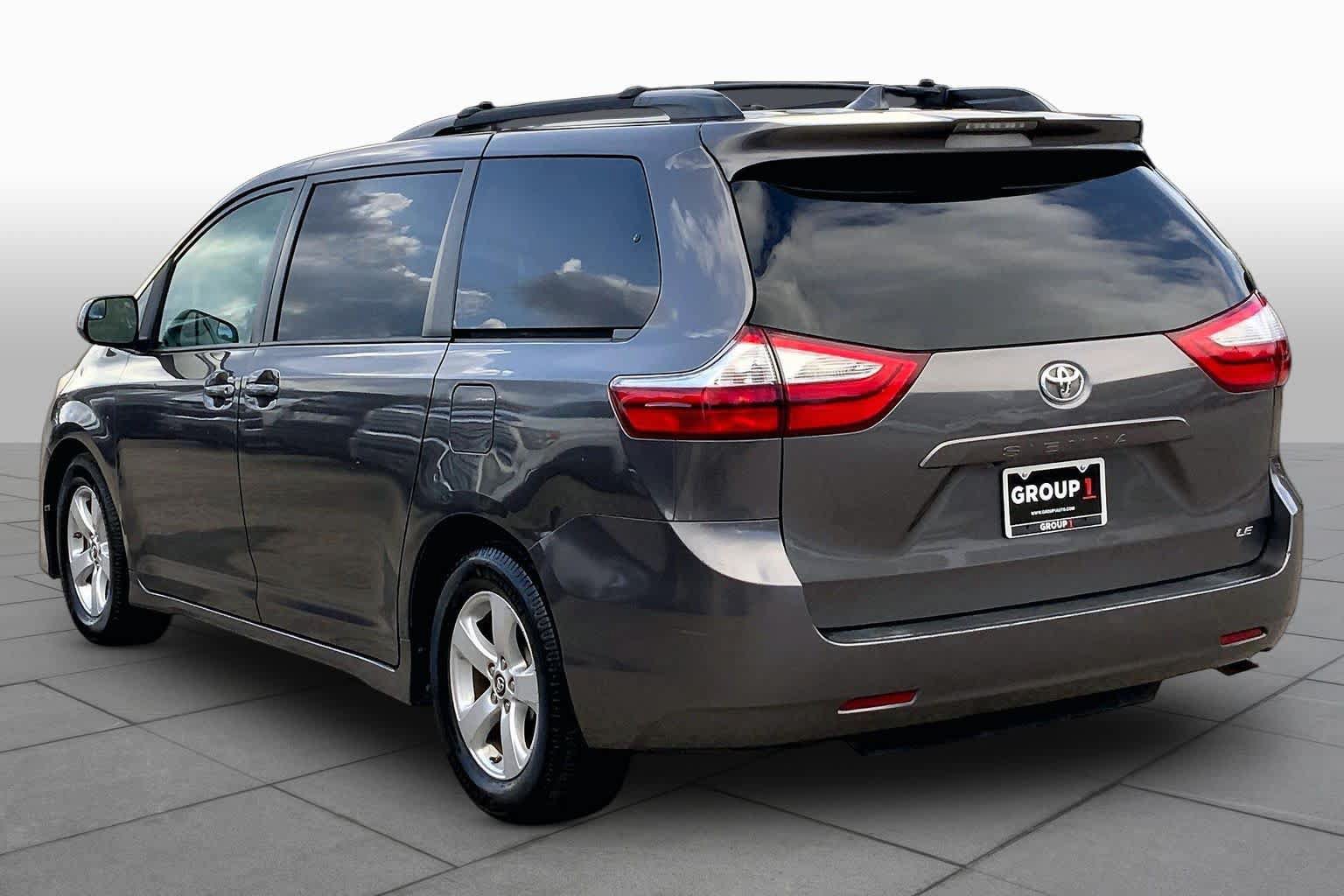 Used 2018 Toyota Sienna LE FWD image 12