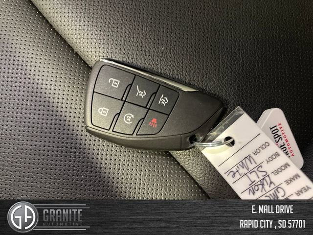 Used 2023 GMC Yukon SLT w/ SLT Luxury Package image 32