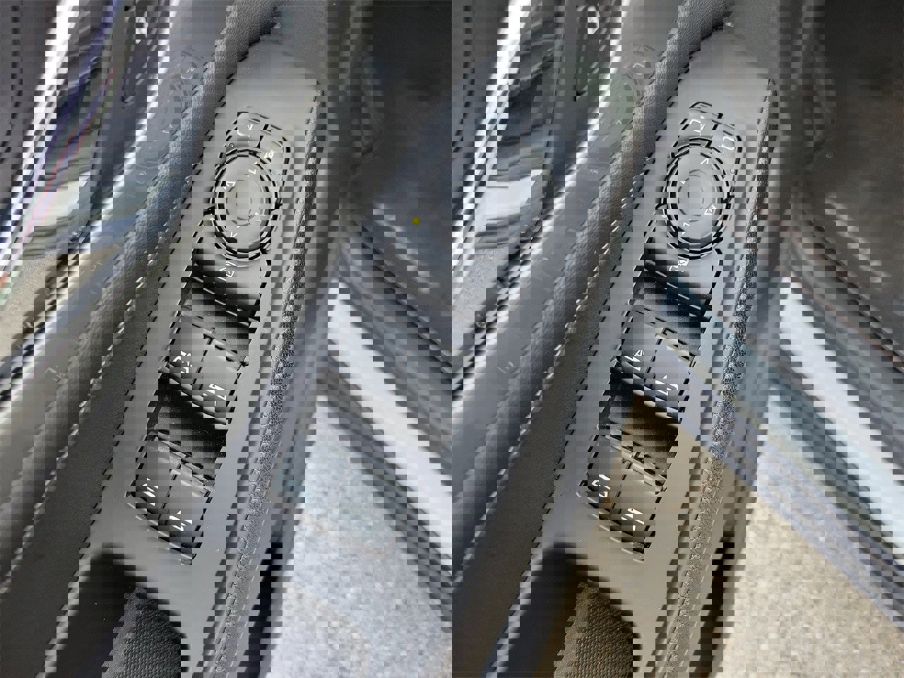 Used 2023 Chevrolet Traverse LT image 15