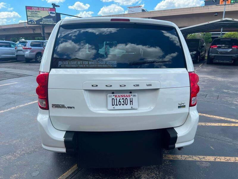 Used 2011 Dodge Grand Caravan FWD image 12